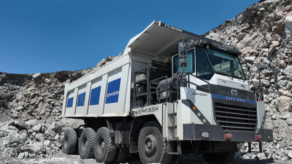 母公司铱钼科技发布云辎HiMADS平台，国产新能源智能矿用卡车突破两百吨级